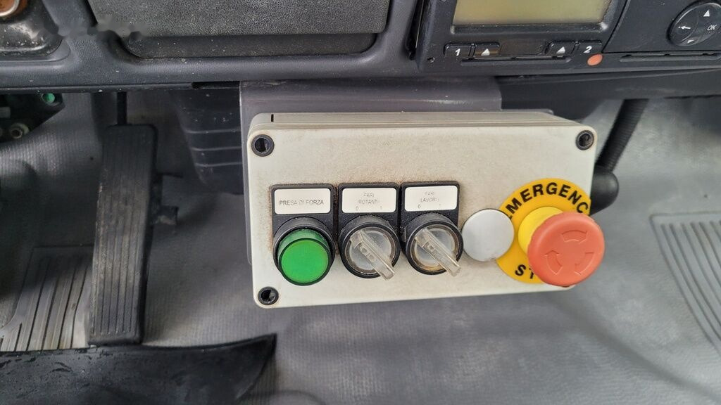 Garbage truck Isuzu NQR75 Container washer laveuse lavacassonetti myjka: picture 26
