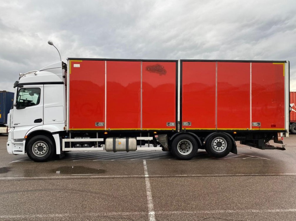 MERCEDES-BENZ ACTROS 2542 - Box truck: picture 2 MERCEDES-BENZ ACTROS 2542 - Box truck: picture 2