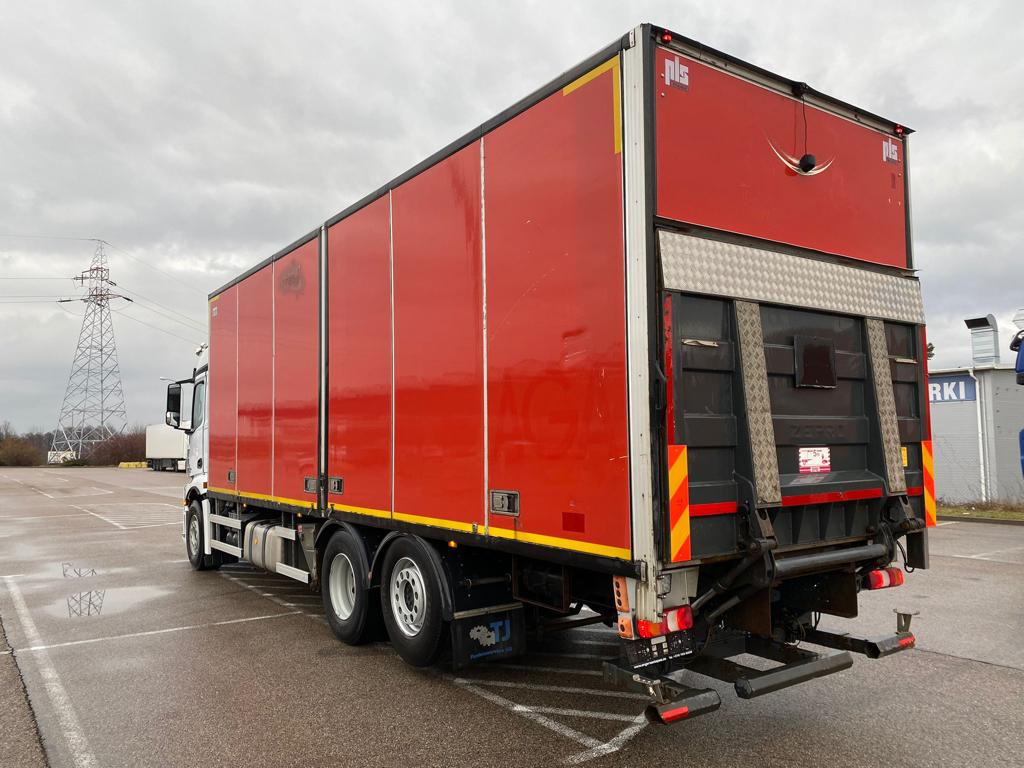 MERCEDES-BENZ ACTROS 2542 - Box truck: picture 4 MERCEDES-BENZ ACTROS 2542 - Box truck: picture 4