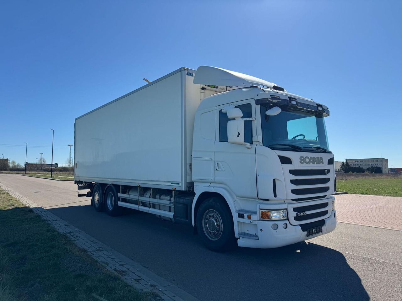 SCANIA G400 - Isothermal truck: picture 2 SCANIA G400 - Isothermal truck: picture 2