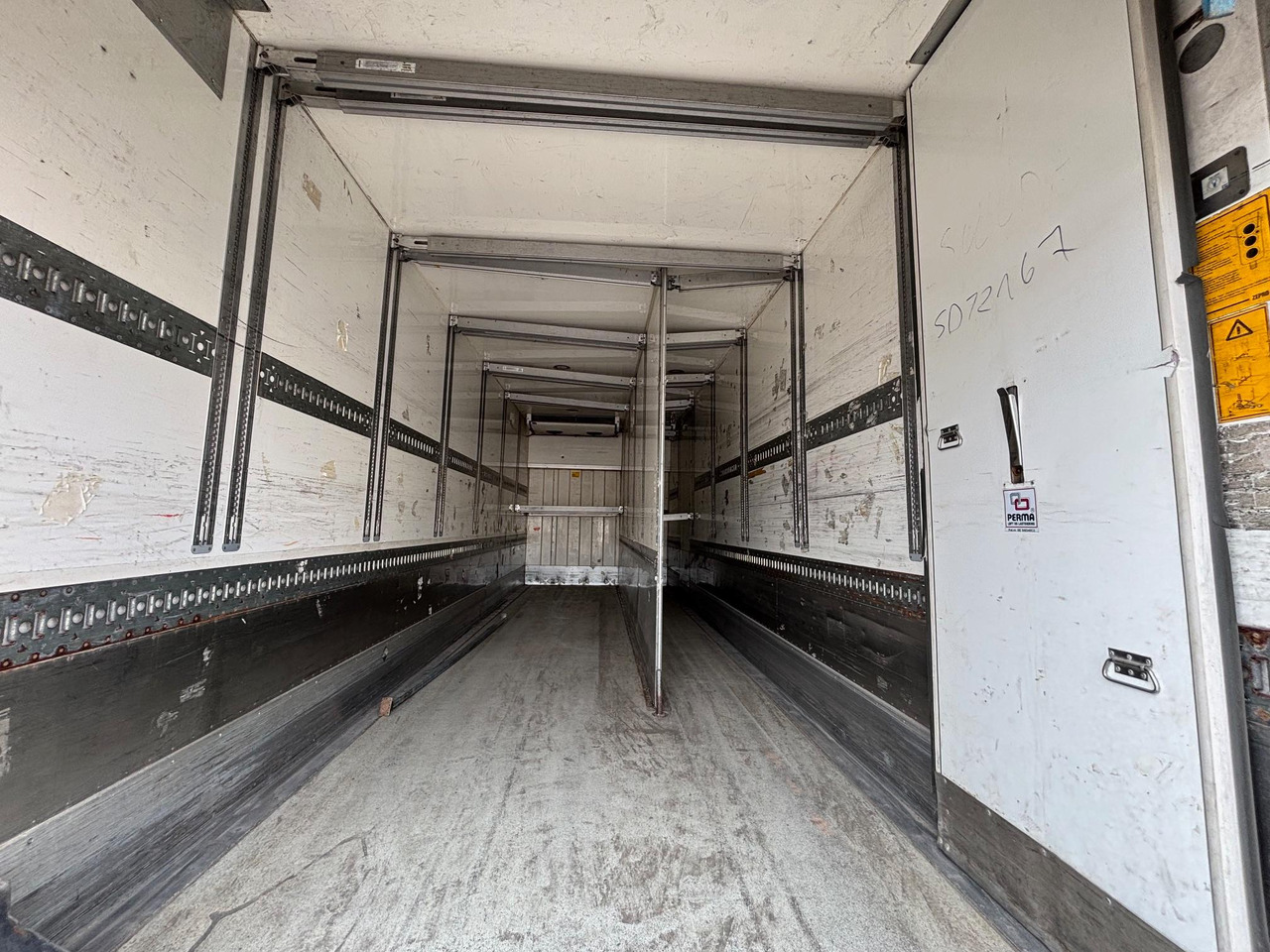 Refrigerator truck SCANIA G490: picture 8