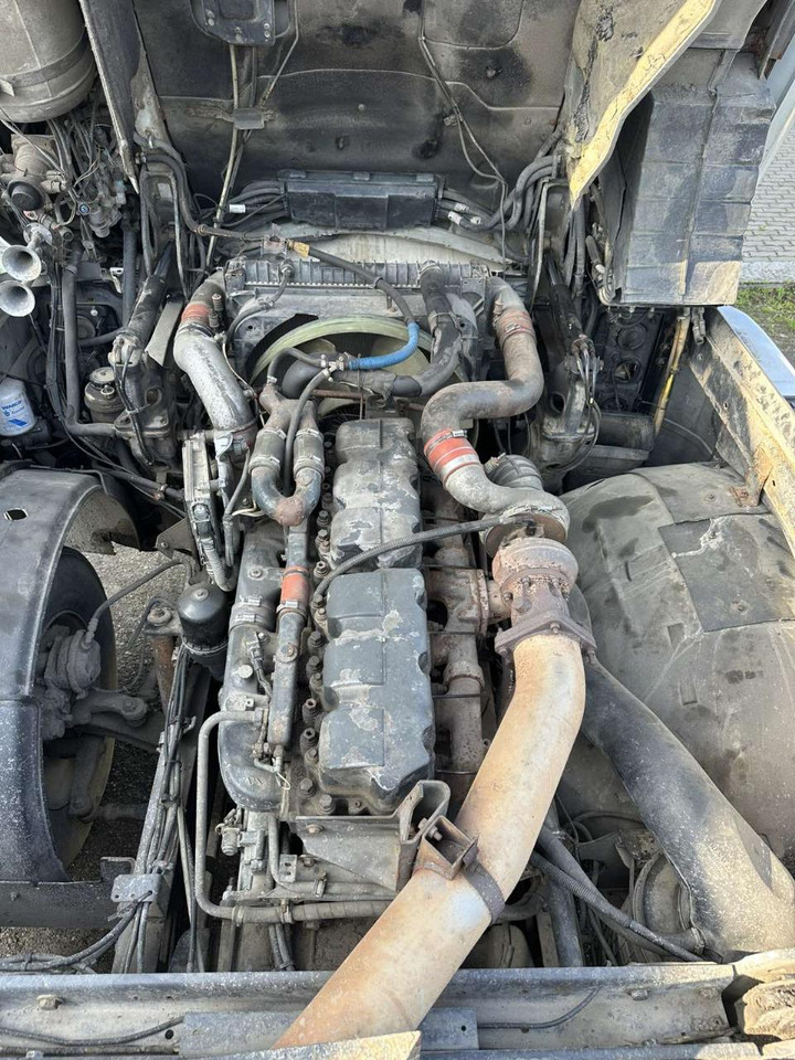 Tractor unit RENAULT Magnum 440: picture 13
