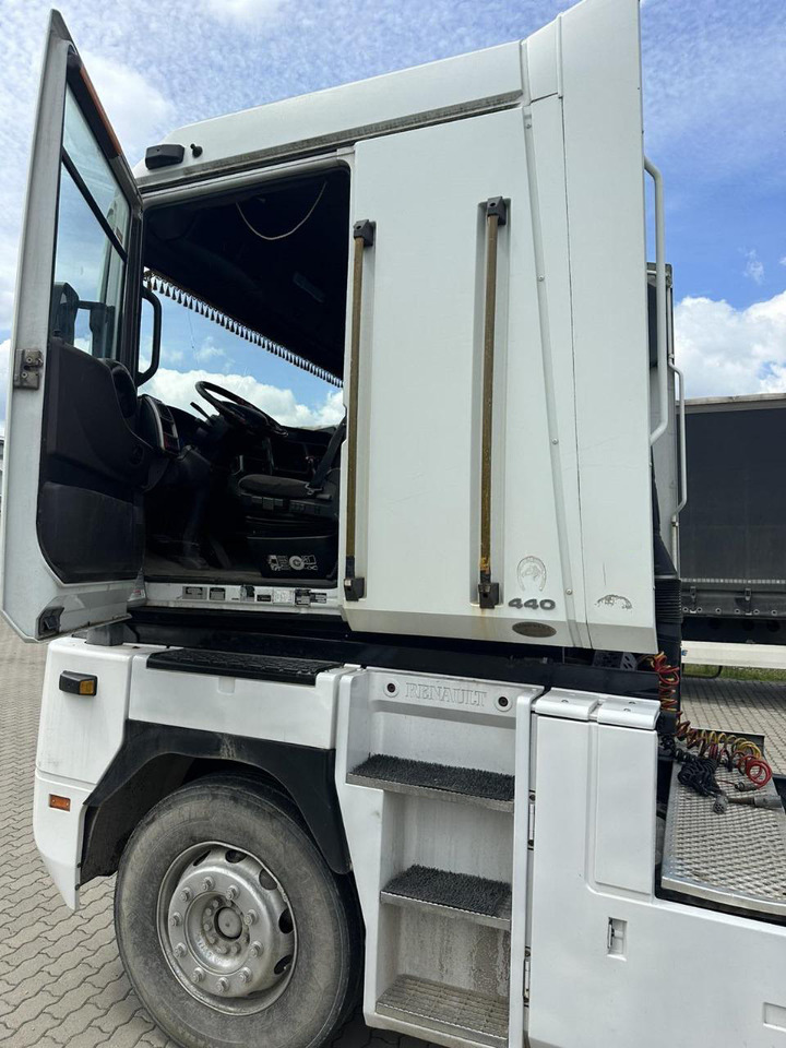 Tractor unit RENAULT Magnum 440: picture 10