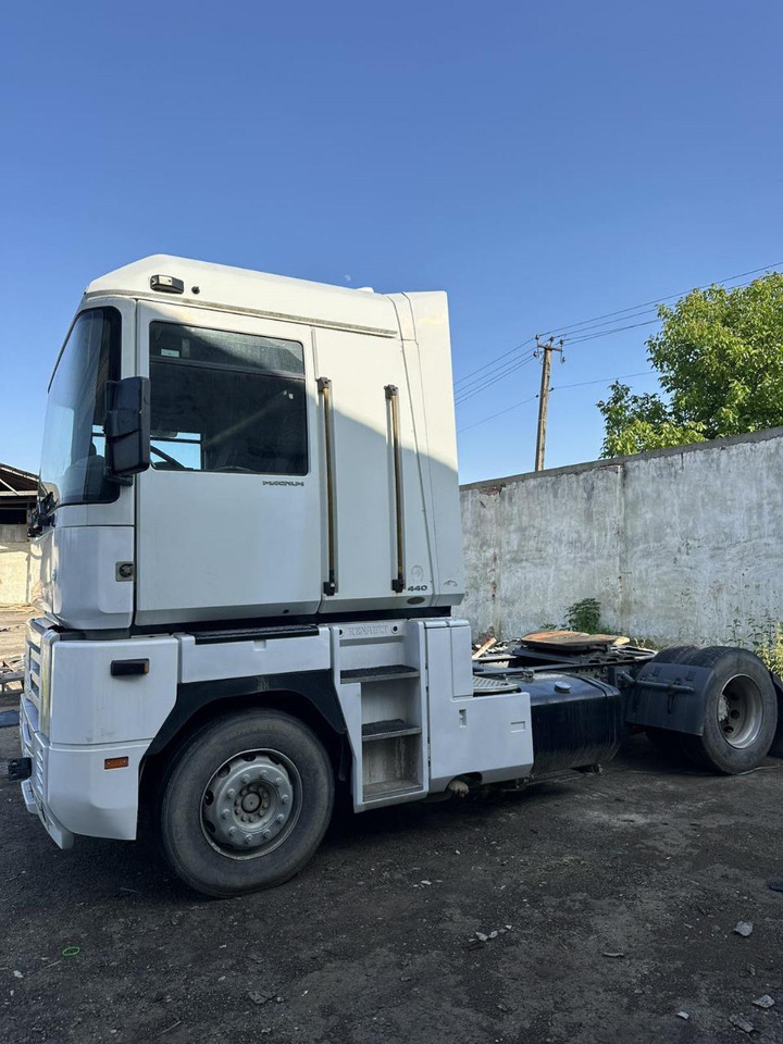 Tractor unit RENAULT Magnum 440: picture 11