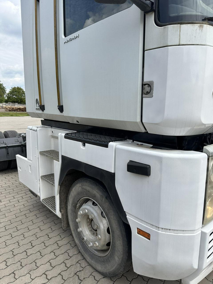 Tractor unit RENAULT Magnum 440: picture 8