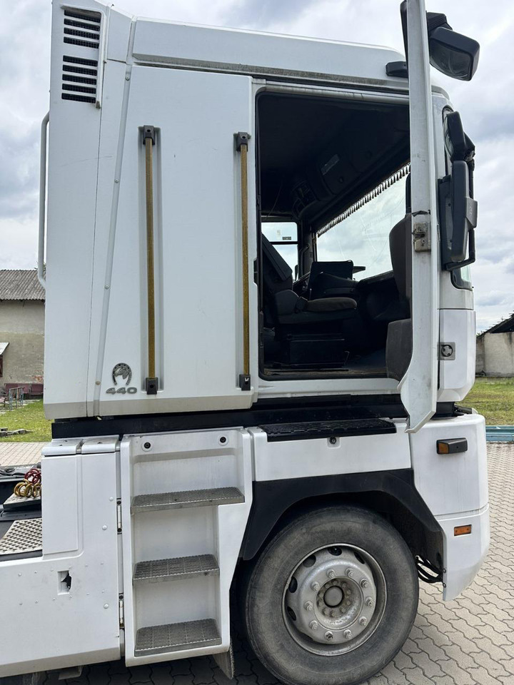 Tractor unit RENAULT Magnum 440: picture 7