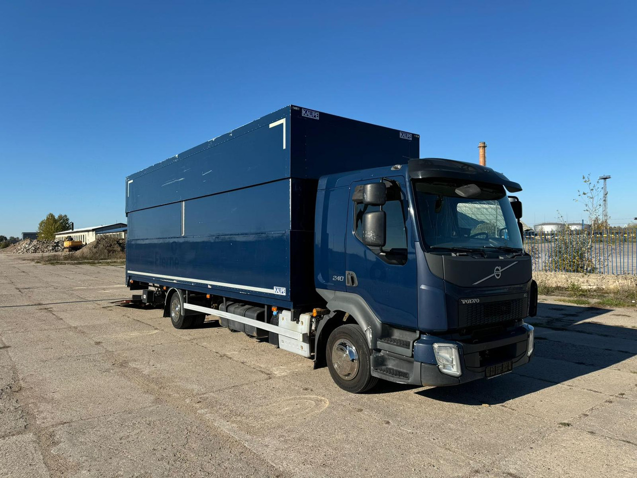 VOLVO FL 240 - Box truck: picture 1 VOLVO FL 240 - Box truck: picture 1