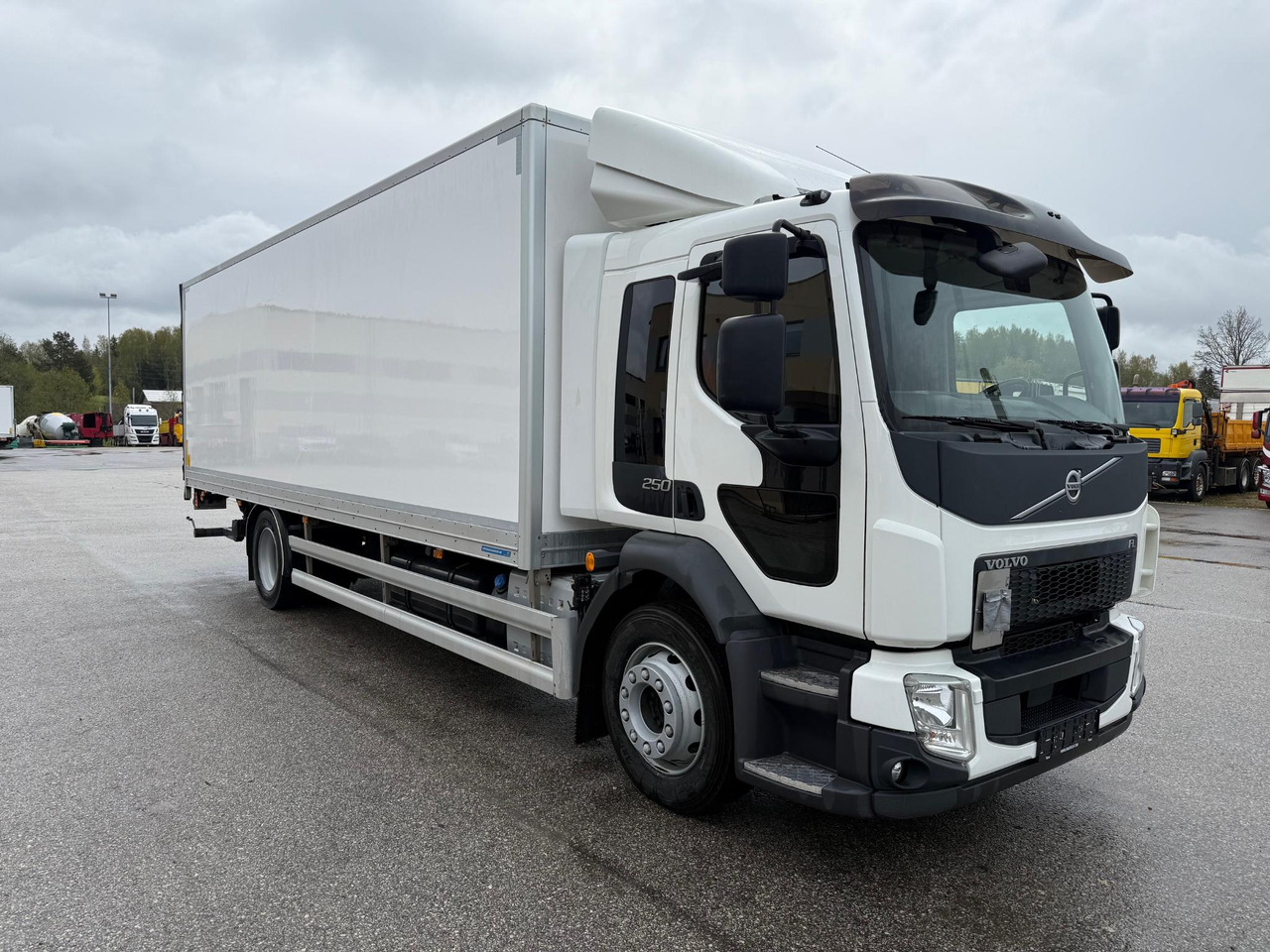 VOLVO FL250 - Box truck: picture 1 VOLVO FL250 - Box truck: picture 1