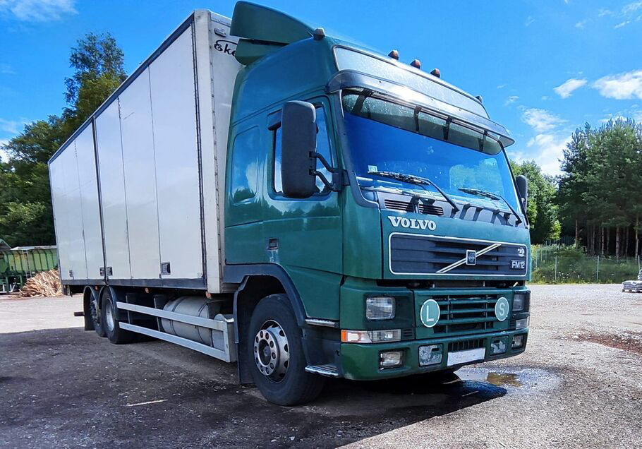 VOLVO FM12 - Box truck: picture 1 VOLVO FM12 - Box truck: picture 1