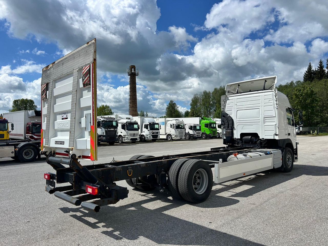 Cab chassis truck VOLVO FM330: picture 7