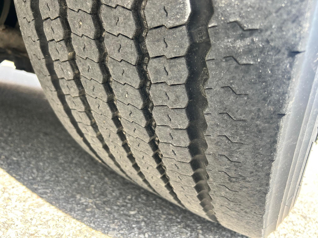 Cab chassis truck VOLVO FM500: picture 9