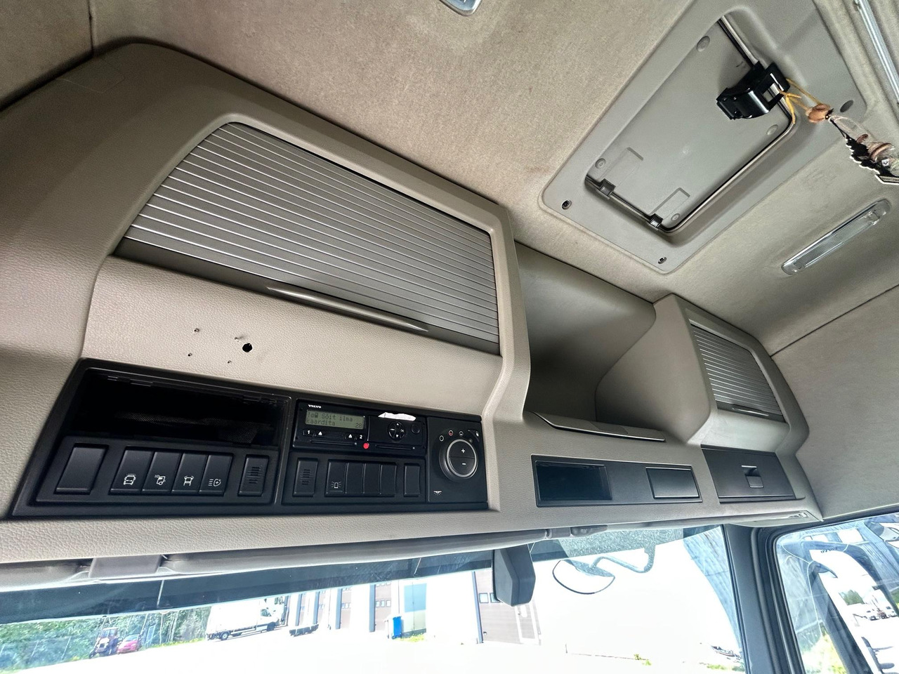 Cab chassis truck VOLVO FM500: picture 14