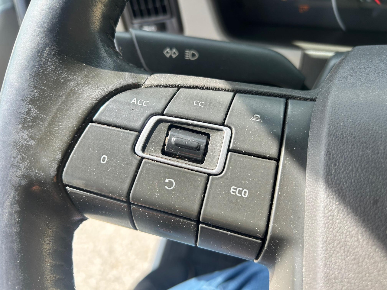 Cab chassis truck VOLVO FM500: picture 18