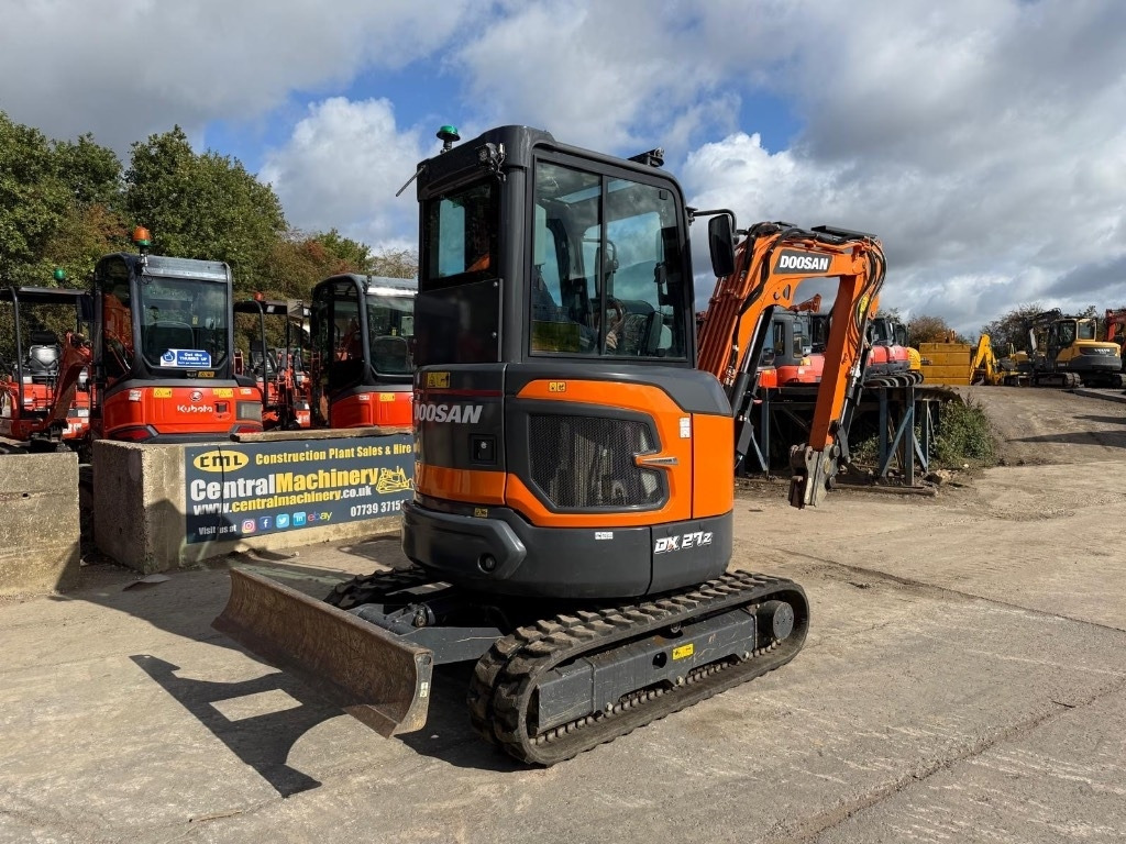 Doosan DX27Z-7 - Mini excavator: picture 3 Doosan DX27Z-7 - Mini excavator: picture 3