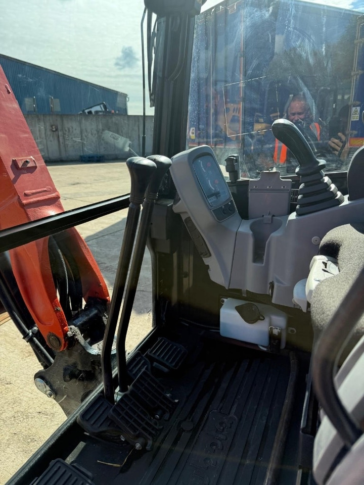 Mini excavator Kubota U 27-4: picture 8