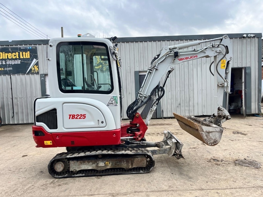 Takeuchi TB 225  - Mini excavator: picture 1 Takeuchi TB 225  - Mini excavator: picture 1