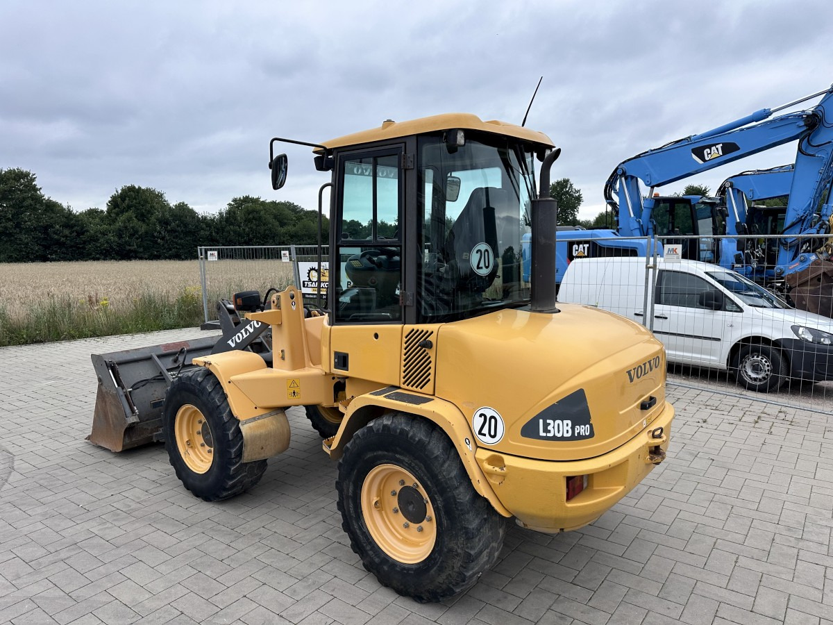 VOLVO L 30 B PRO 3er Kreis Klappschaufel+Palettengabel - Wheel loader: picture 5 VOLVO L 30 B PRO 3er Kreis Klappschaufel+Palettengabel - Wheel loader: picture 5