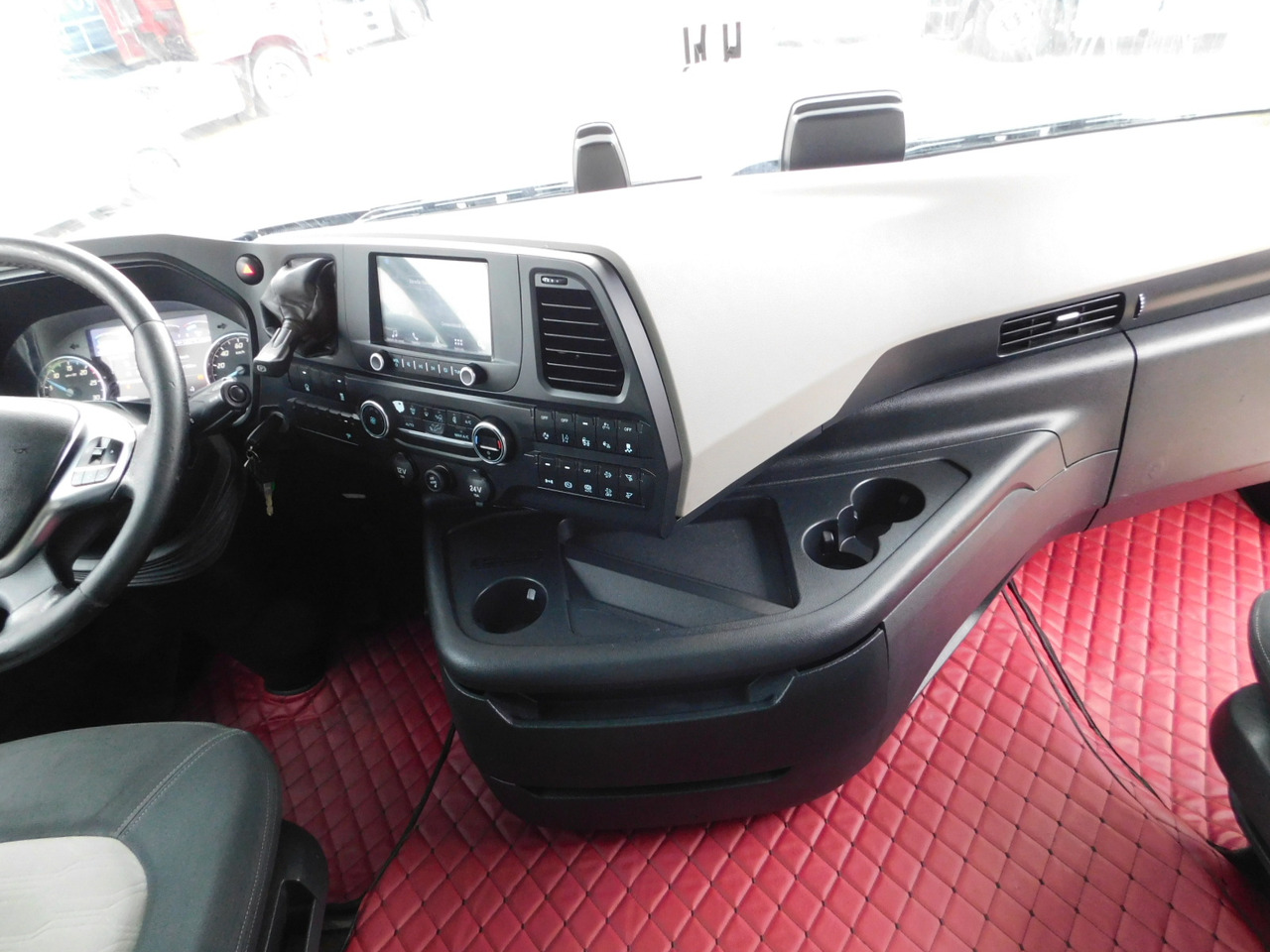 Tractor unit Ford F max 4x2 scab e6 12tx2620: picture 6