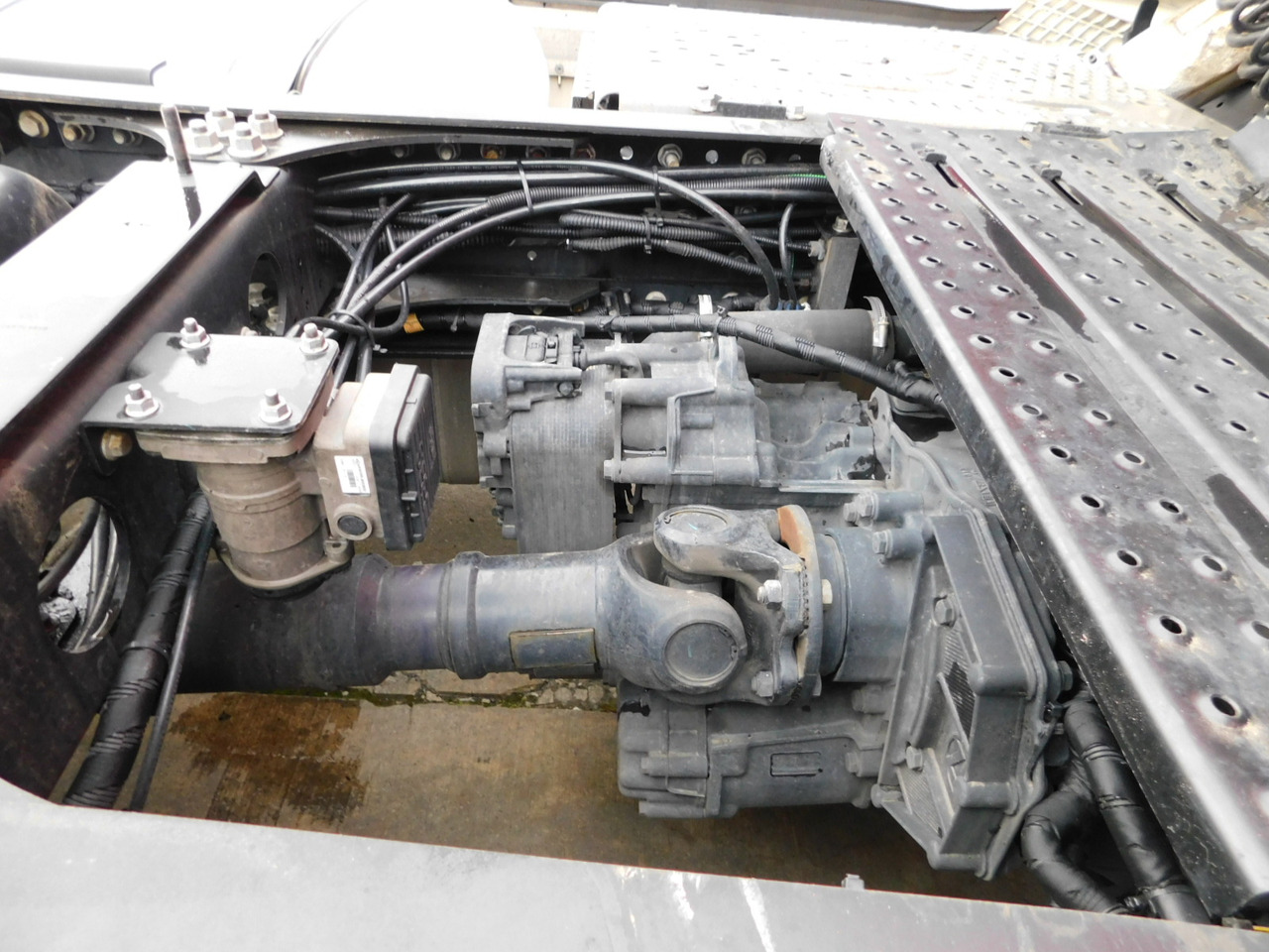 Tractor unit Ford F max 4x2 scab e6 12tx2620: picture 7