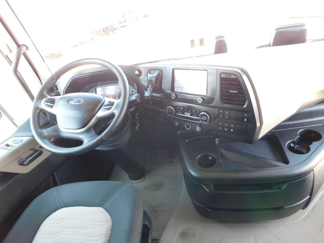 Tractor unit Ford F max 4x2 scab e6 12tx2620 ecotorq: picture 6