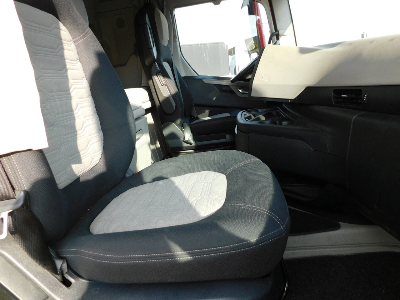 Ford F max ll 4x2 scab e6 12tx2620 - Tractor unit: picture 5 Ford F max ll 4x2 scab e6 12tx2620 - Tractor unit: picture 5