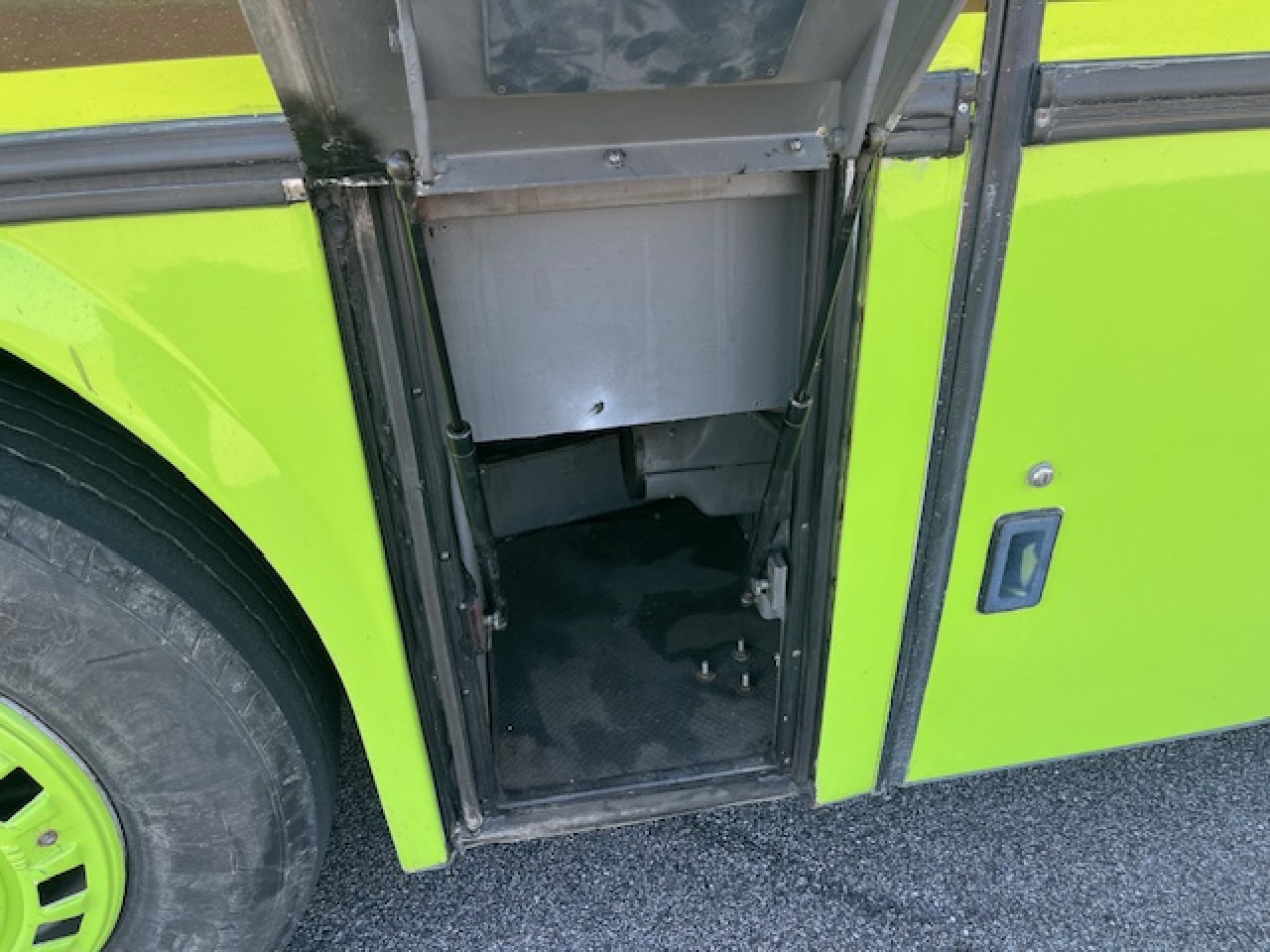 NEOPLAN N316 Ü - Koferenz-, Ausstellungsbus - Wohnmobil - Bus: picture 4 NEOPLAN N316 Ü - Koferenz-, Ausstellungsbus - Wohnmobil - Bus: picture 4