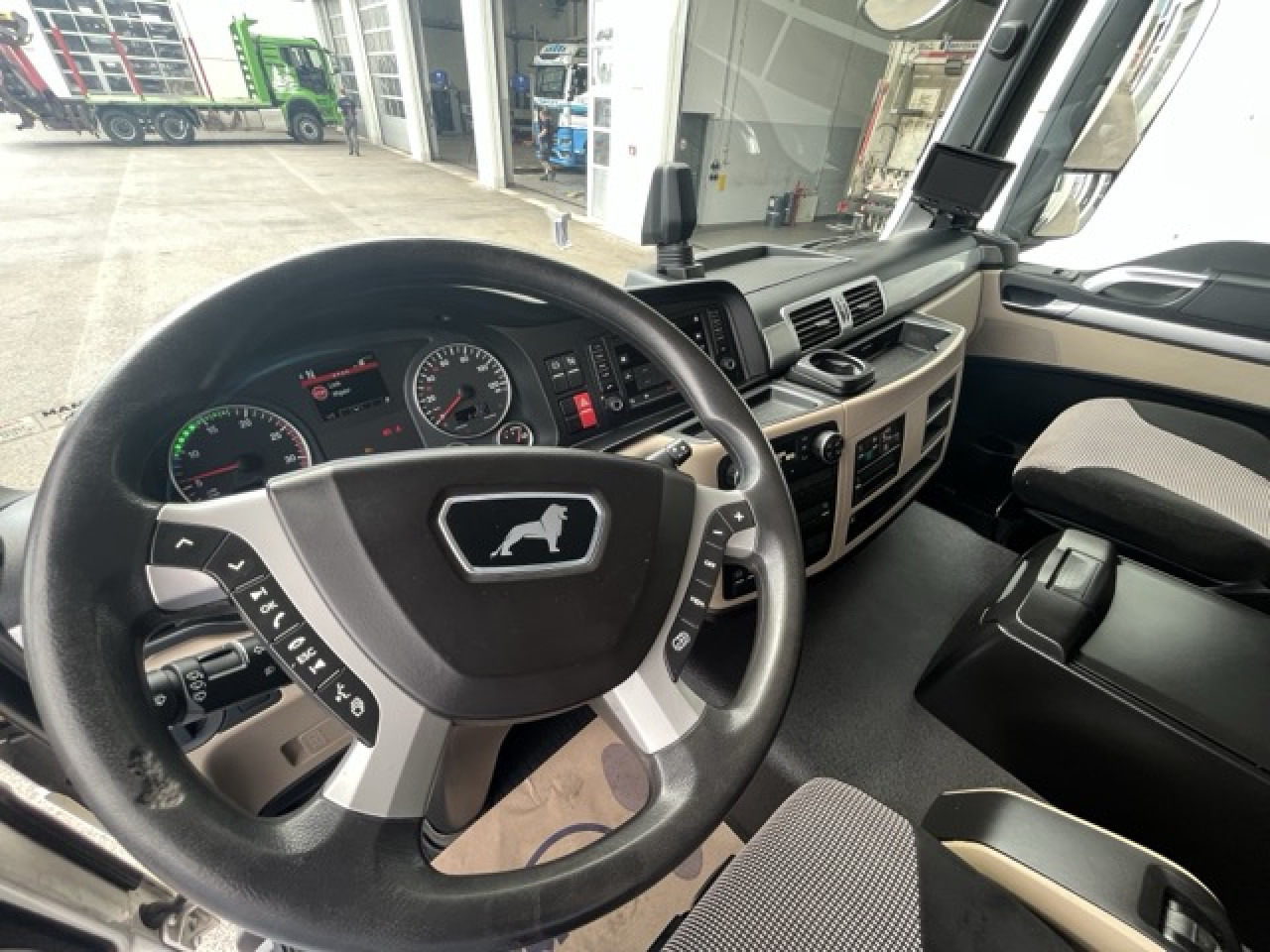 MAN TGS 26.460 6x2-4 Euro6 Klima Navi Luftfeder - Refrigerator truck: picture 5 MAN TGS 26.460 6x2-4 Euro6 Klima Navi Luftfeder - Refrigerator truck: picture 5