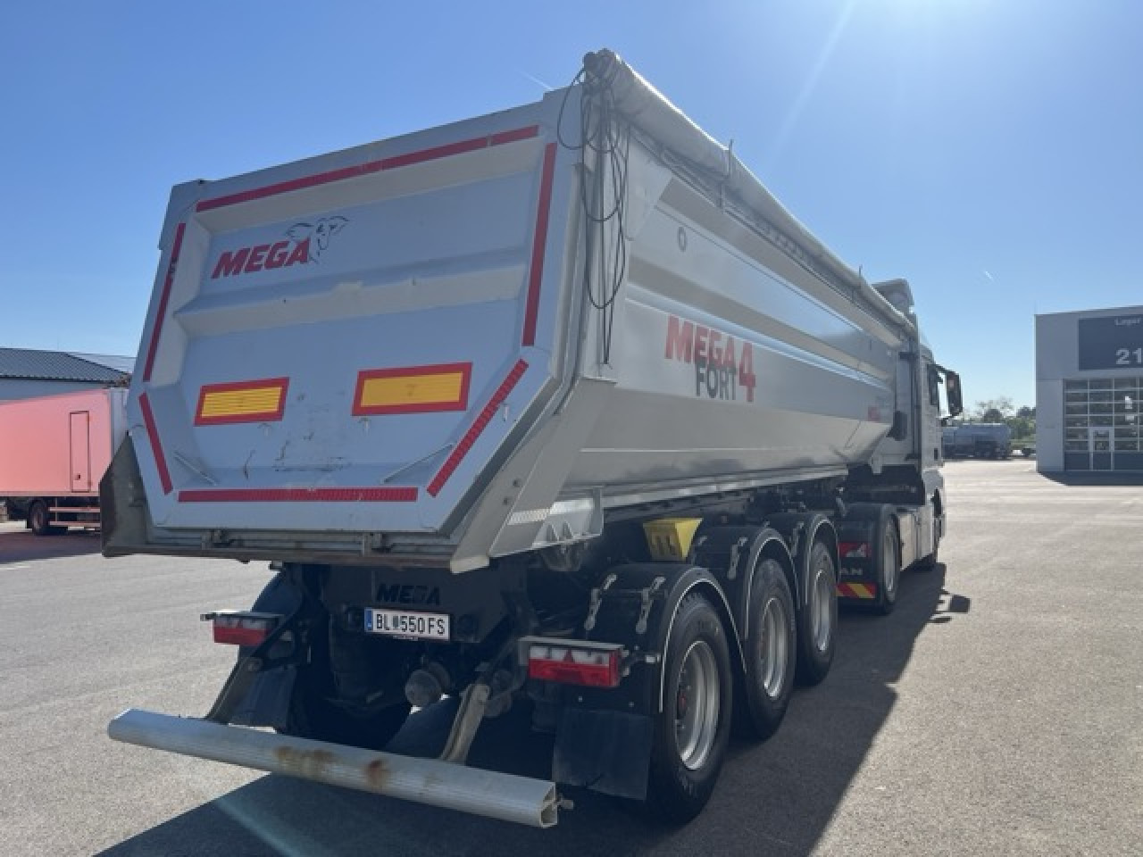 Tipper semi-trailer MEGA Fort 28 - Hinterkipper StahlLuft/LiftPlane: picture 10