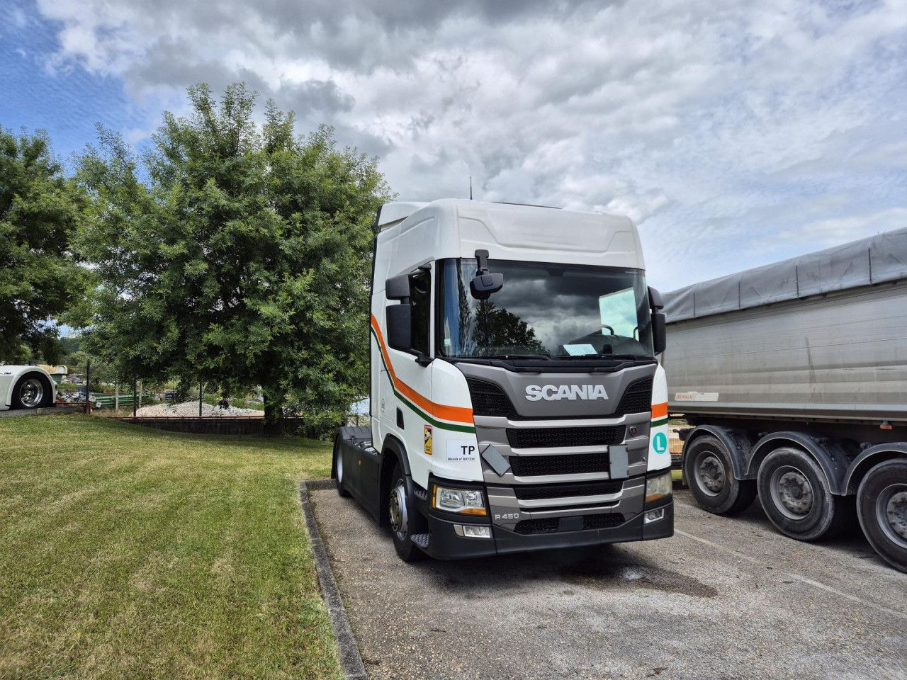 Scania R 450 - Tractor unit: picture 1 Scania R 450 - Tractor unit: picture 1