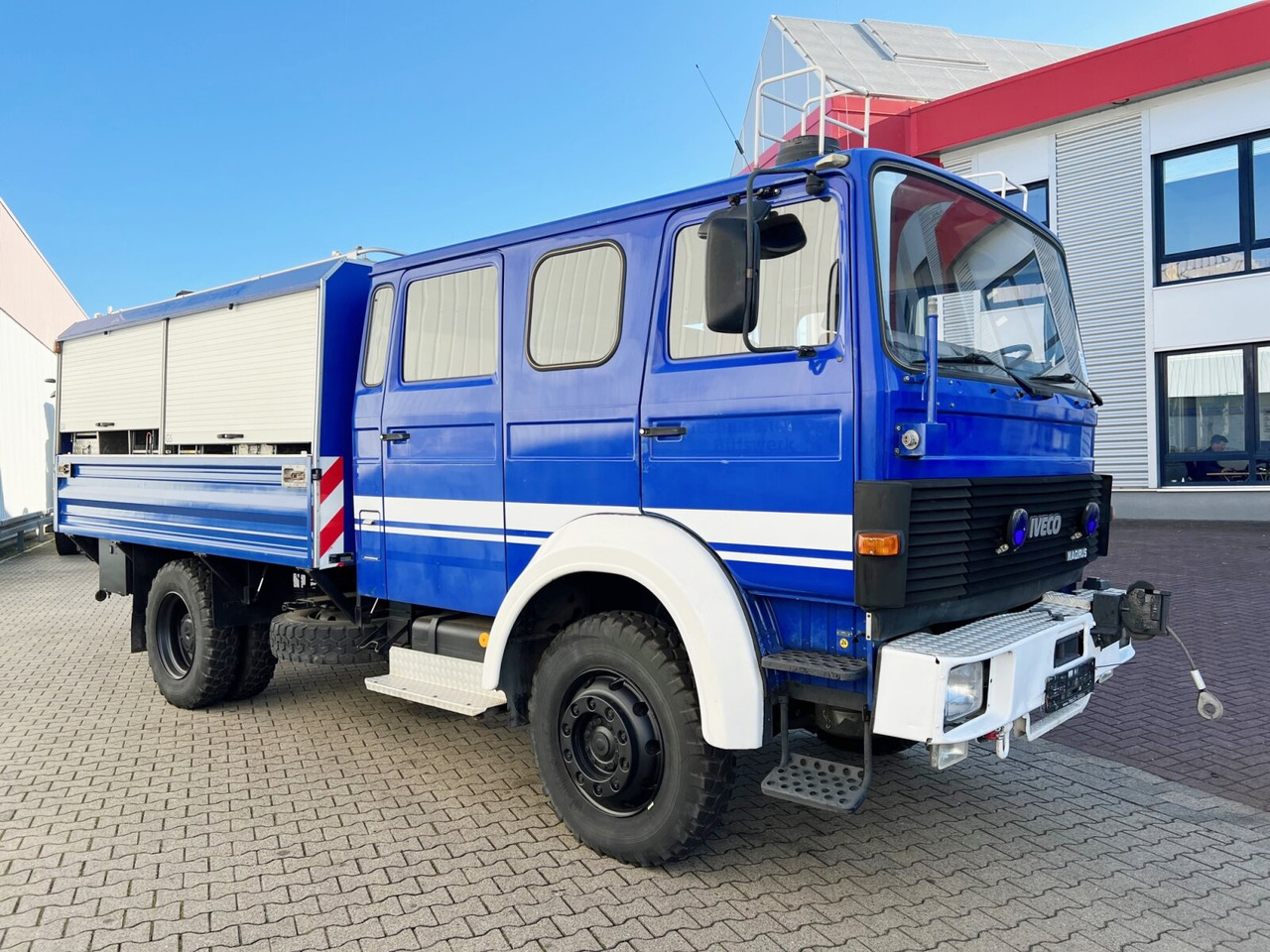Dropside/ Flatbed truck 120-23 AW 4x4 Doka 120-23 AW 4x4 Doka, V8-Motor, Gerätewagen, Seilwinde: picture 10 Dropside/ Flatbed truck 120-23 AW 4x4 Doka 120-23 AW 4x4 Doka, V8-Motor, Gerätewagen, Seilwinde: picture 10
