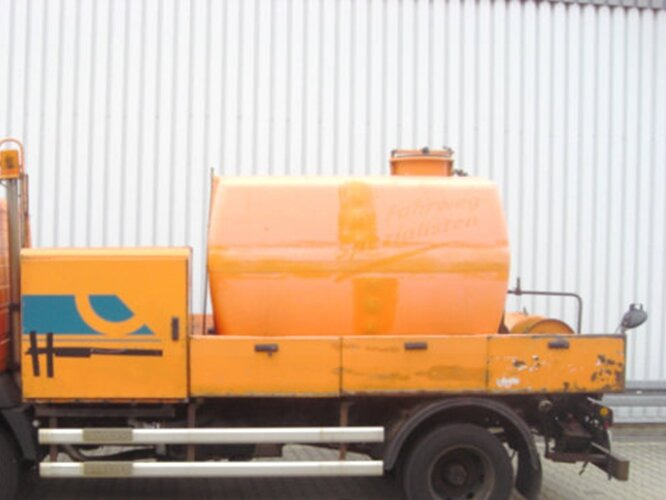 DA22, 5.000 ltr. Tank mit Pumpe Spülaufbau DA22, 5.000 ltr. Tank mit Pumpe - Storage tank: picture 2 DA22, 5.000 ltr. Tank mit Pumpe Spülaufbau DA22, 5.000 ltr. Tank mit Pumpe - Storage tank: picture 2