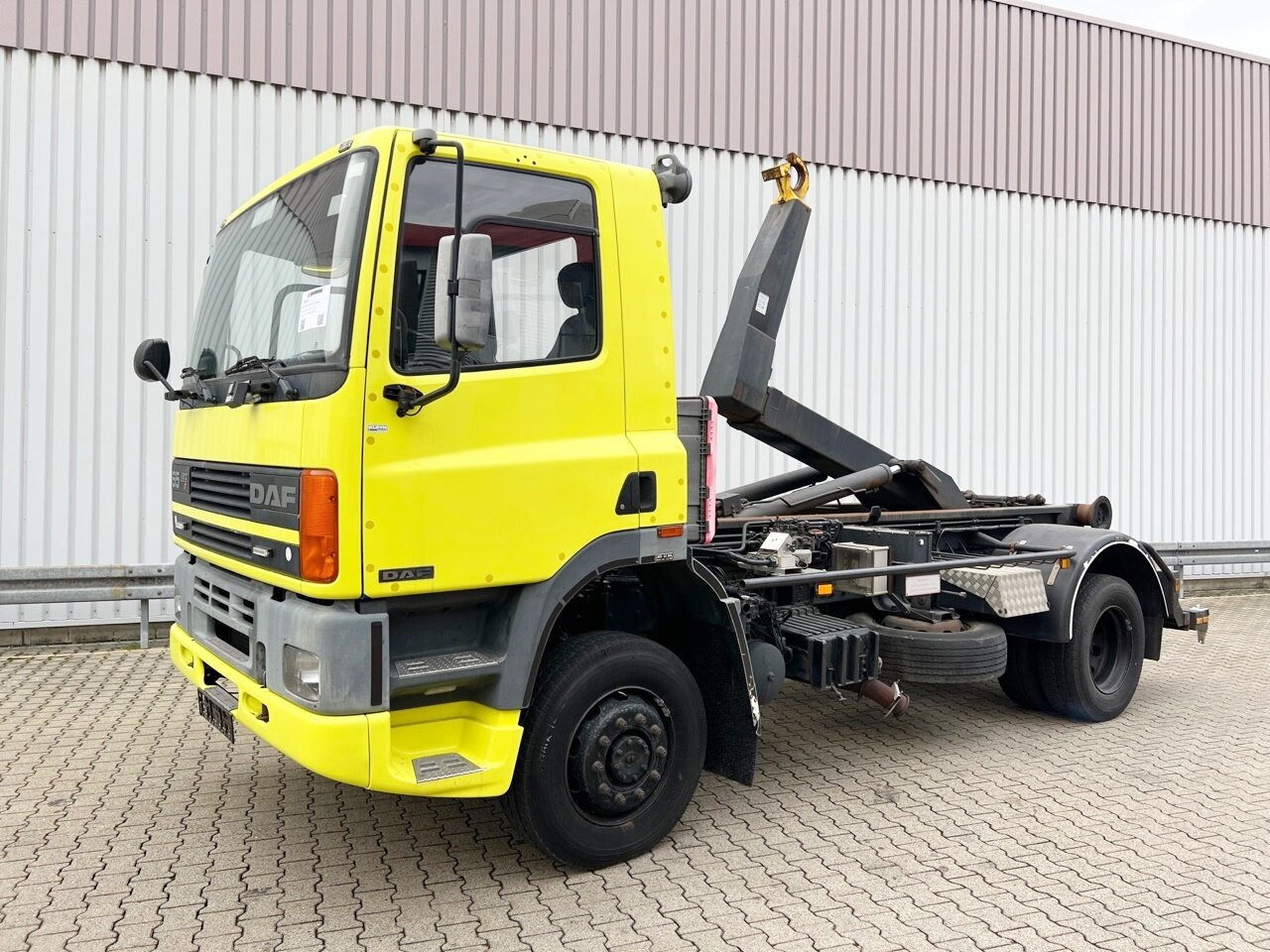 DAF 65.210 4x4 65.210 4x4 - Hook lift truck: picture 1 DAF 65.210 4x4 65.210 4x4 - Hook lift truck: picture 1