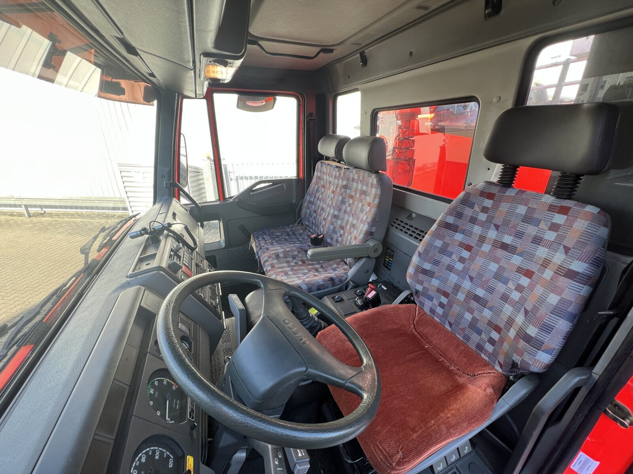 FF 95 E 18 WR 4x4 FF 95 E 18 WR 4x4, 6000l Wassertank - Tank truck: picture 4 FF 95 E 18 WR 4x4 FF 95 E 18 WR 4x4, 6000l Wassertank - Tank truck: picture 4