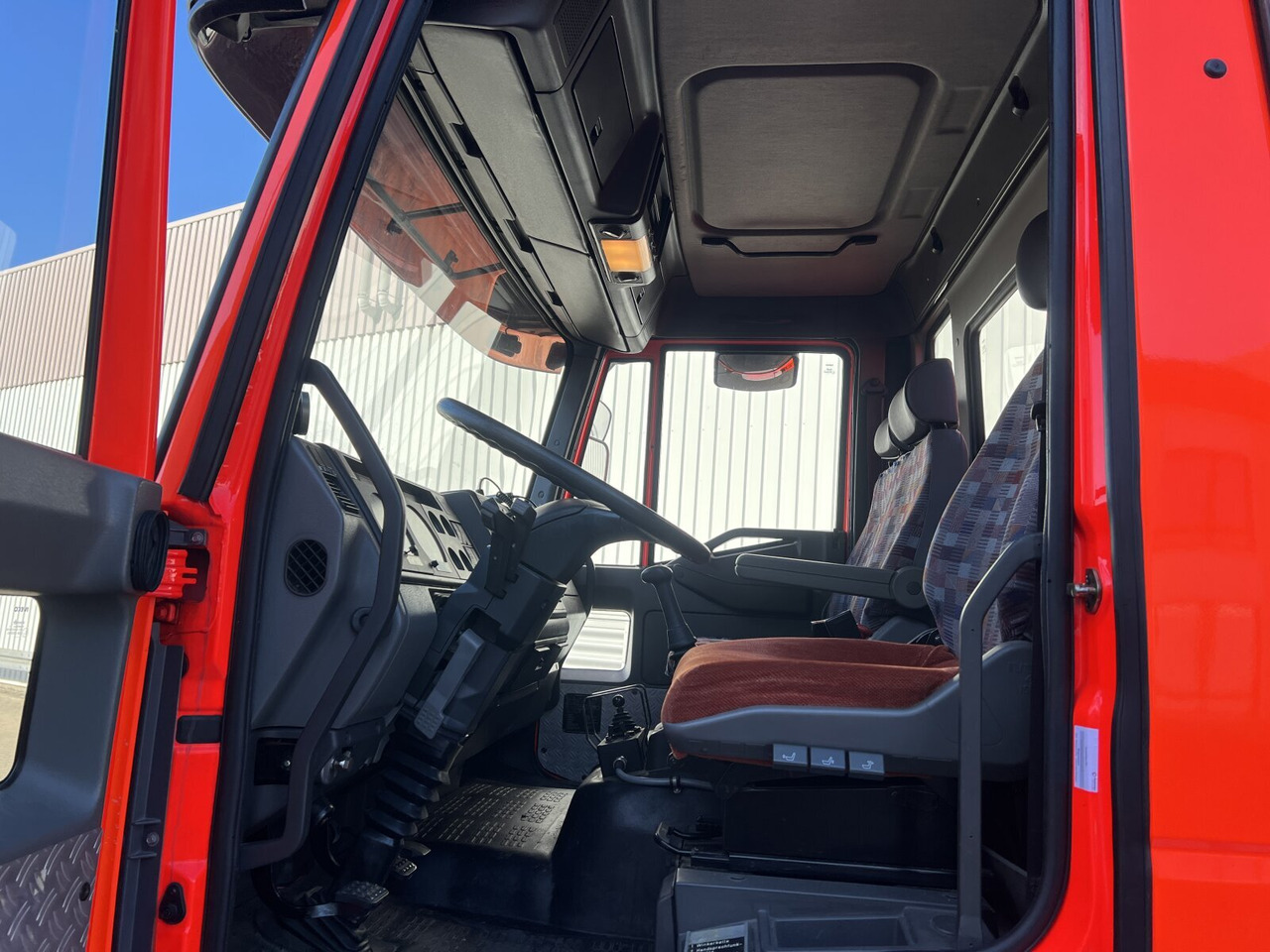 FF 95 E 18 WR 4x4 FF 95 E 18 WR 4x4, 6000l Wassertank - Tank truck: picture 2 FF 95 E 18 WR 4x4 FF 95 E 18 WR 4x4, 6000l Wassertank - Tank truck: picture 2