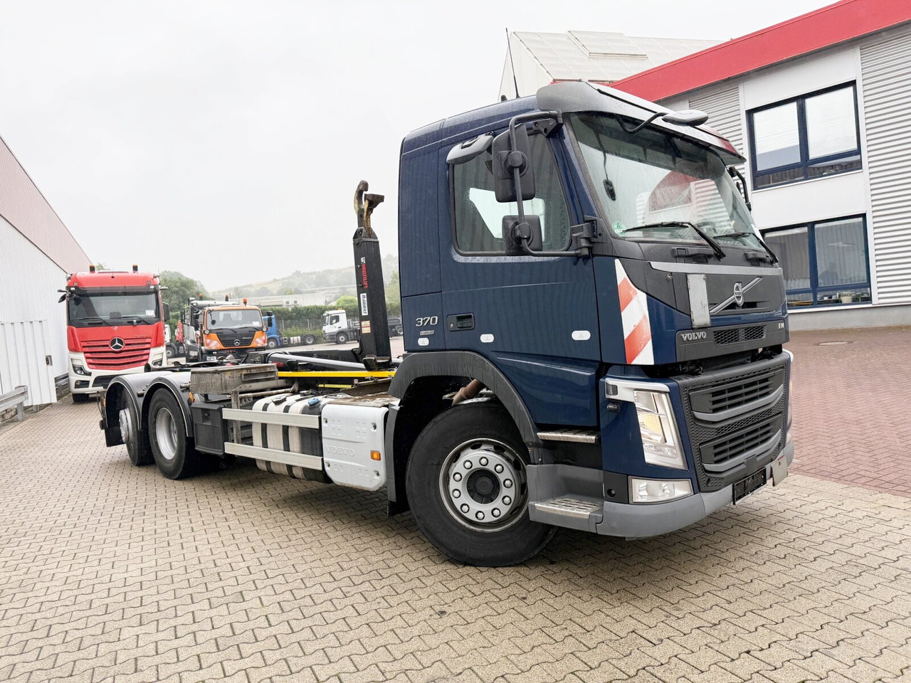 Hook lift truck FM 370/410 6x2 FM 370/410 6x2, Lenk-/Liftachse: picture 10 Hook lift truck FM 370/410 6x2 FM 370/410 6x2, Lenk-/Liftachse: picture 10