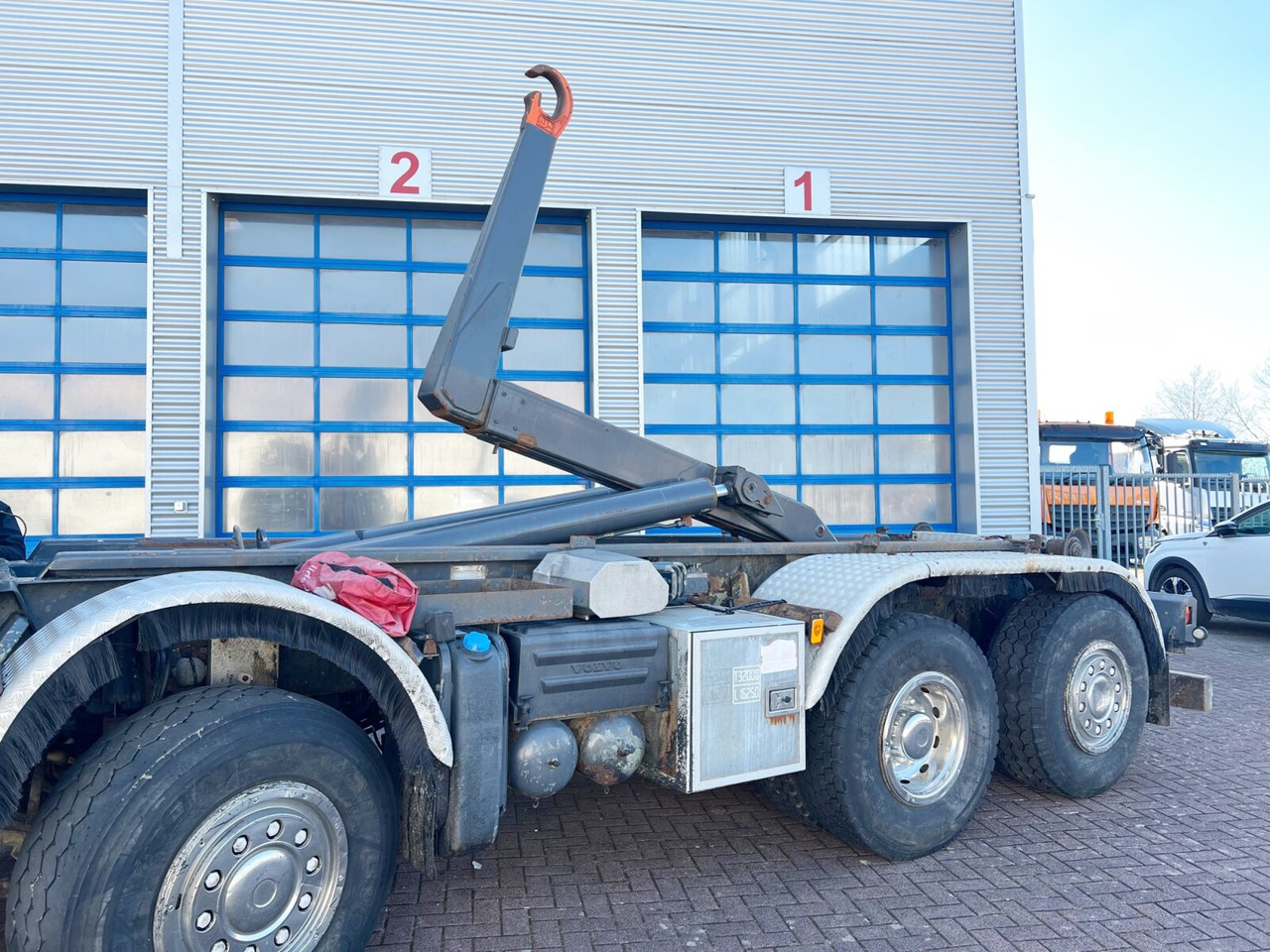 FM 460 8x2-6 FM 460 8x2-6, Lenk-/Liftachse, Kran HMF 2020-K4, Funk - Hook lift truck, Crane truck: picture 4 FM 460 8x2-6 FM 460 8x2-6, Lenk-/Liftachse, Kran HMF 2020-K4, Funk - Hook lift truck, Crane truck: picture 4