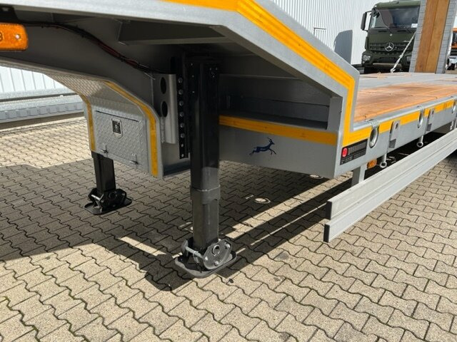 New Low loader semi-trailer for transportation of heavy machinery FSML 2 B1 FSML 2 B1 mit Liftachse: picture 15