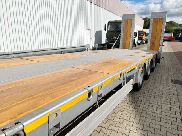 New Low loader semi-trailer for transportation of heavy machinery FSML 2 B1 FSML 2 B1 mit Liftachse: picture 14