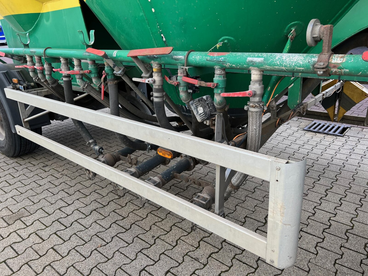 Tank trailer Feldbinder EUT 31.2 Silo-Anhänger EUT 31.2 Silo-Anhänger, ca. 31m³, 4x Domdeckel: picture 15