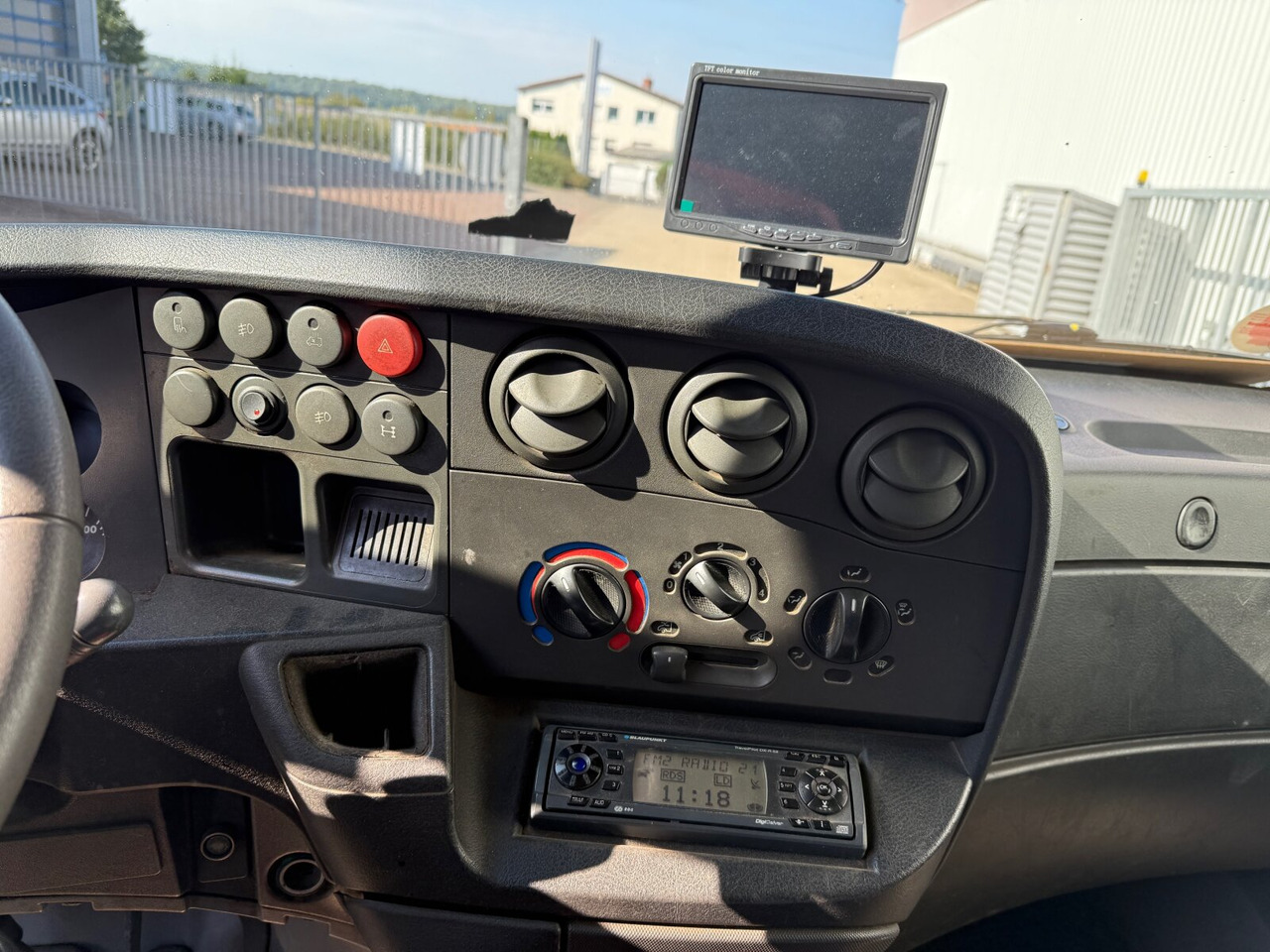 Iveco Daily 65C15D 4x2 Doka Daily 65C15D 4x2 Doka, Grüne Plakette, City-Abroller - Hook lift truck: picture 3 Iveco Daily 65C15D 4x2 Doka Daily 65C15D 4x2 Doka, Grüne Plakette, City-Abroller - Hook lift truck: picture 3