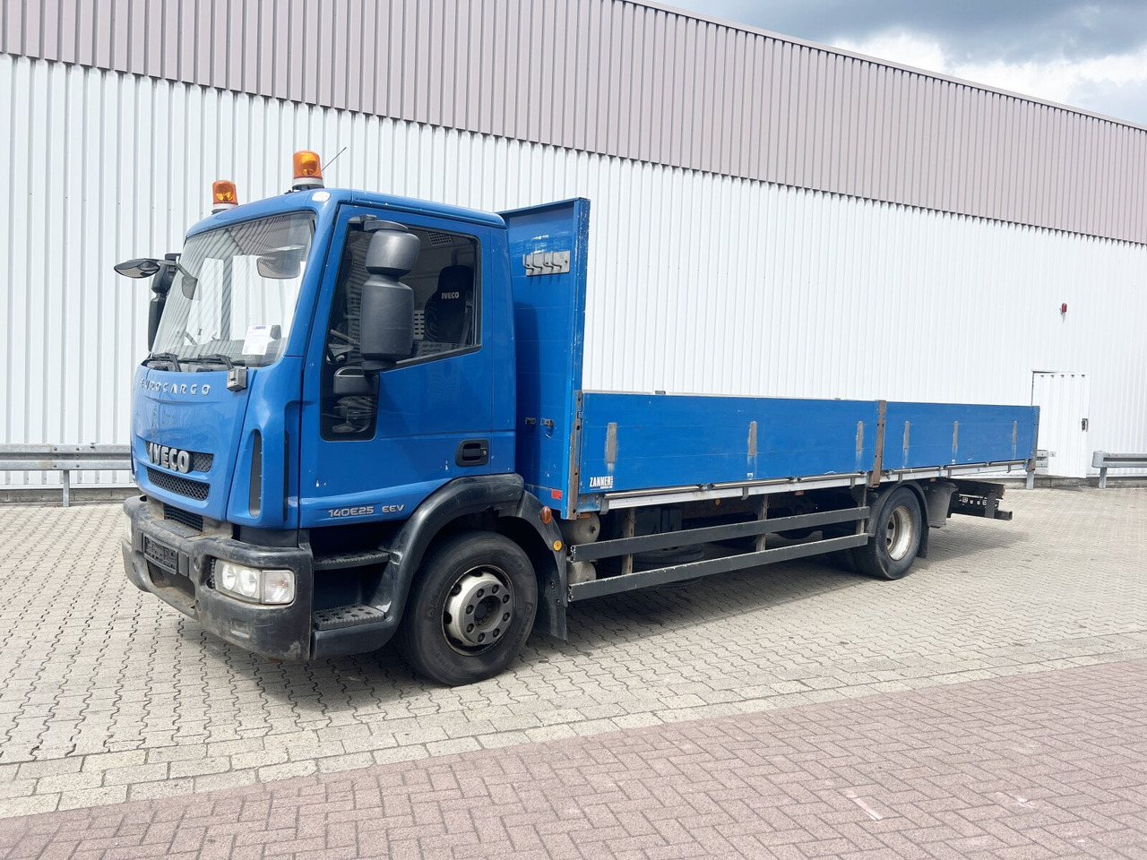 Iveco EuroCargo ML140E25/P 4x2 EuroCargo ML140E25/P 4x2, EEV, 6-Zylinder, 2x AHK - Dropside/ Flatbed truck: picture 1 Iveco EuroCargo ML140E25/P 4x2 EuroCargo ML140E25/P 4x2, EEV, 6-Zylinder, 2x AHK - Dropside/ Flatbed truck: picture 1