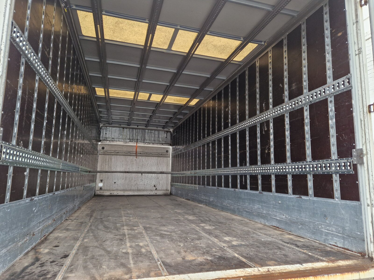 Closed box trailer Kleiderkofferanhänger Hofmann, Kleiderkofferanhänger, durchladbar, LBW BÄR, 42 cbm: picture 6 Closed box trailer Kleiderkofferanhänger Hofmann, Kleiderkofferanhänger, durchladbar, LBW BÄR, 42 cbm: picture 6