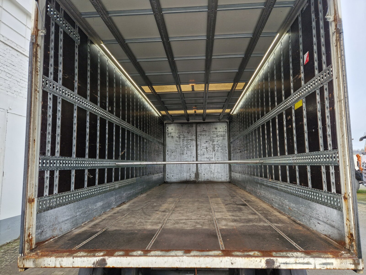 Closed box trailer Kleiderkofferanhänger Hofmann, Kleiderkofferanhänger, durchladbar, LBW BÄR, 42 cbm: picture 7 Closed box trailer Kleiderkofferanhänger Hofmann, Kleiderkofferanhänger, durchladbar, LBW BÄR, 42 cbm: picture 7