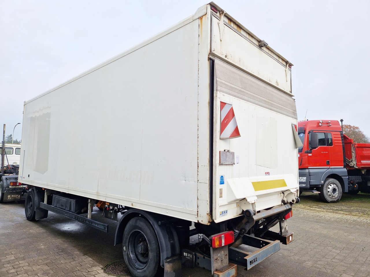 Kleiderkofferanhänger Hofmann, Kleiderkofferanhänger, durchladbar, LBW BÄR, 42 cbm - Closed box trailer: picture 2 Kleiderkofferanhänger Hofmann, Kleiderkofferanhänger, durchladbar, LBW BÄR, 42 cbm - Closed box trailer: picture 2