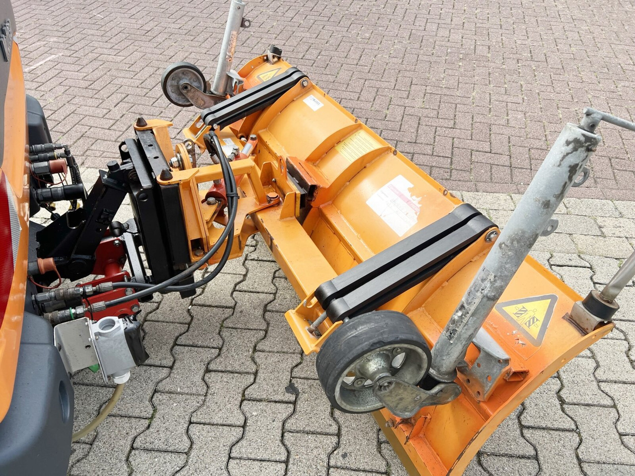 Tipper, Municipal/ Special vehicle M31 4x4 M31 4x4, 3-S-Kipper, Schneepflug, Streuer: picture 15 Tipper, Municipal/ Special vehicle M31 4x4 M31 4x4, 3-S-Kipper, Schneepflug, Streuer: picture 15