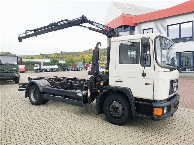 MAN 14.152 F 4x2 BB 14.152 F 4x2 BB mit Kran Hiab 060-2 - Hook lift truck, Crane truck: picture 2 MAN 14.152 F 4x2 BB 14.152 F 4x2 BB mit Kran Hiab 060-2 - Hook lift truck, Crane truck: picture 2