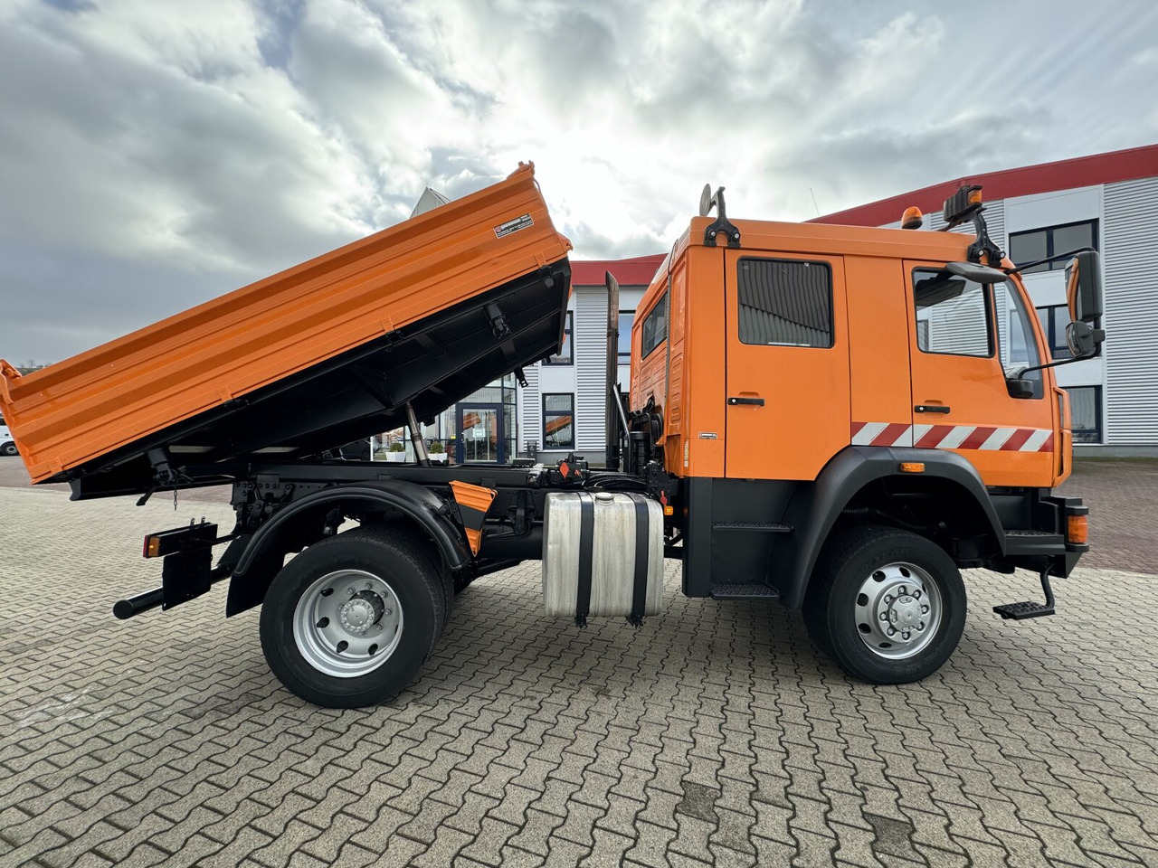 Tipper MAN 14.225 LAK 4x4 BB Doka 14.225 LAK 4x4 BB Doka, Winterdienstausstattung: picture 10 Tipper MAN 14.225 LAK 4x4 BB Doka 14.225 LAK 4x4 BB Doka, Winterdienstausstattung: picture 10