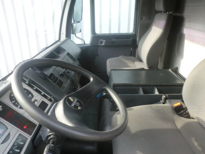 Box truck MAN L35 10.163 4x2: picture 12