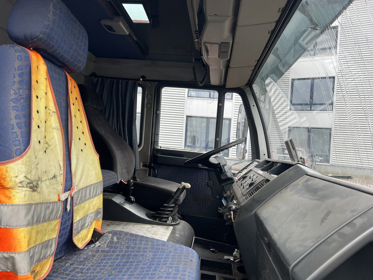 MAN LE 14.280 4x2 L LE 14.280 4x2 L, Maschinentransporter, 2x AHK - Dropside/ Flatbed truck: picture 5 MAN LE 14.280 4x2 L LE 14.280 4x2 L, Maschinentransporter, 2x AHK - Dropside/ Flatbed truck: picture 5