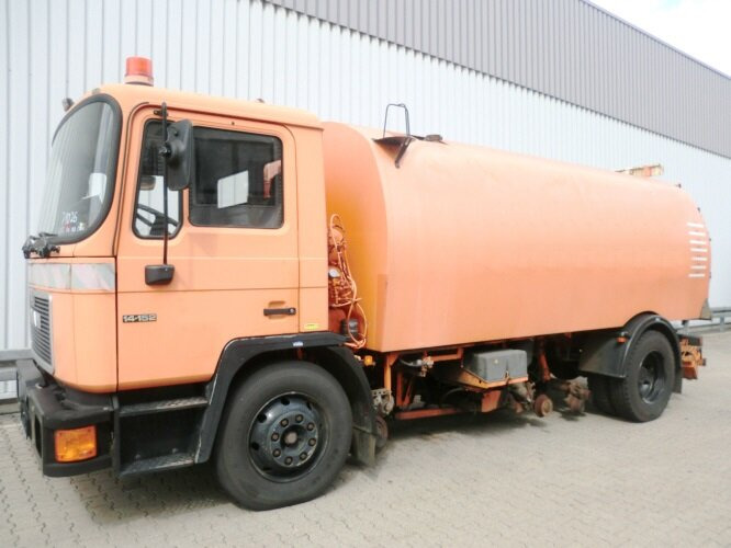 MAN M03 14.152 4x2 M03 14.152 4x2, Schienenkehrmaschine - Road sweeper: picture 1 MAN M03 14.152 4x2 M03 14.152 4x2, Schienenkehrmaschine - Road sweeper: picture 1